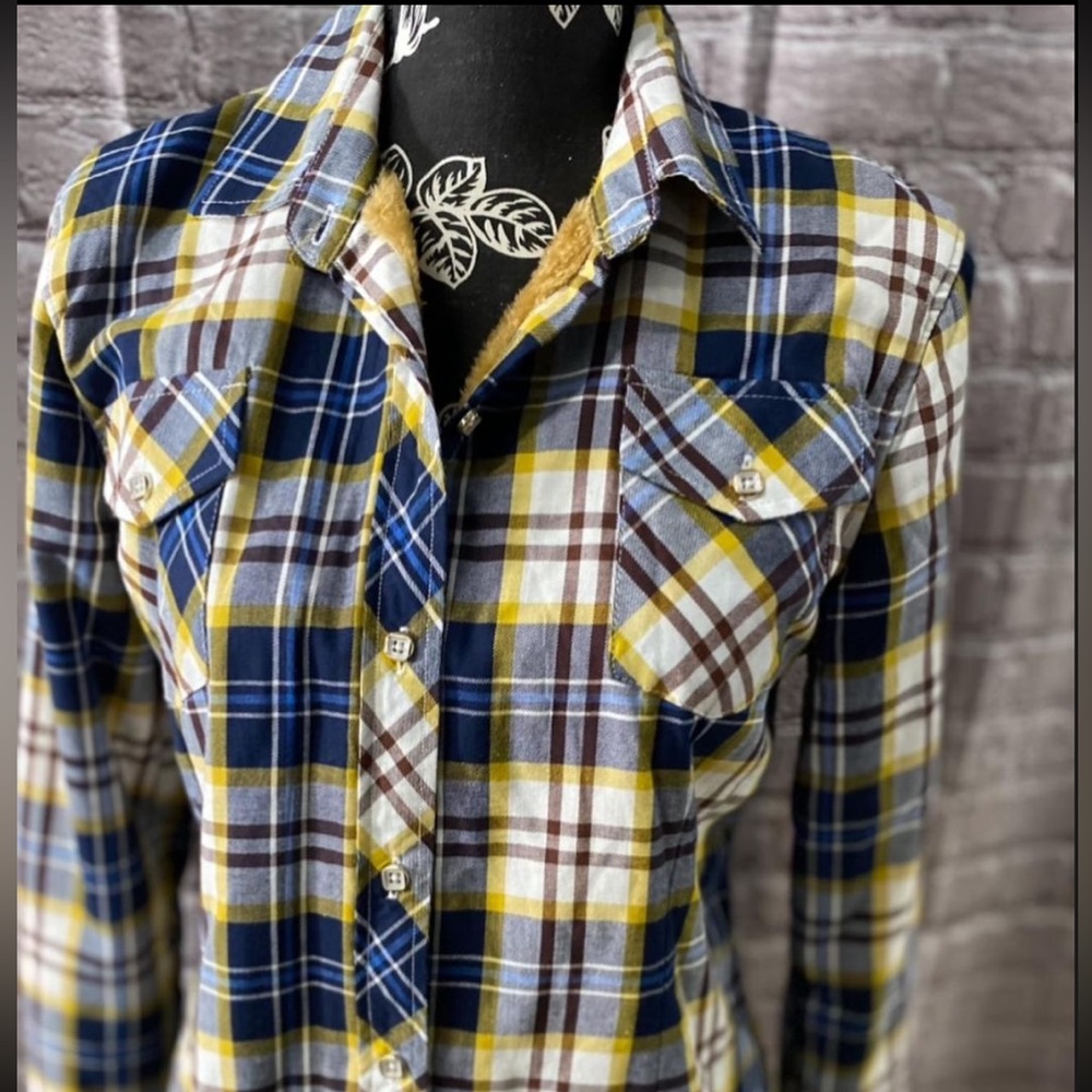 NEW‼️ PLAID FLEECE - Picture 2 of 10